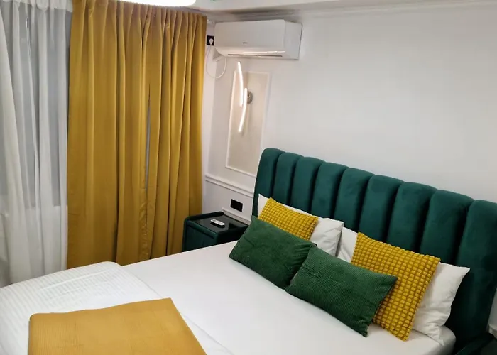 Lipscani Old Town Center بوخارست